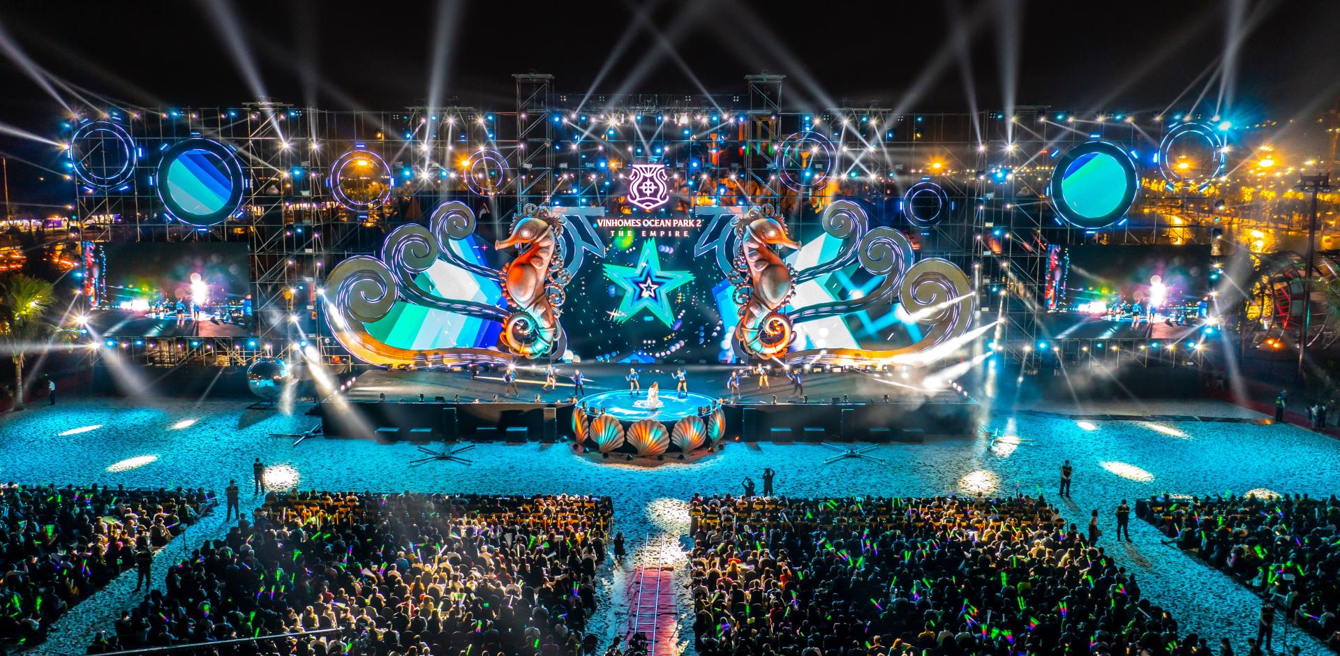 Màn ra mắt rực rỡ của tổ hợp biển tạo sóng Royal Wave Park